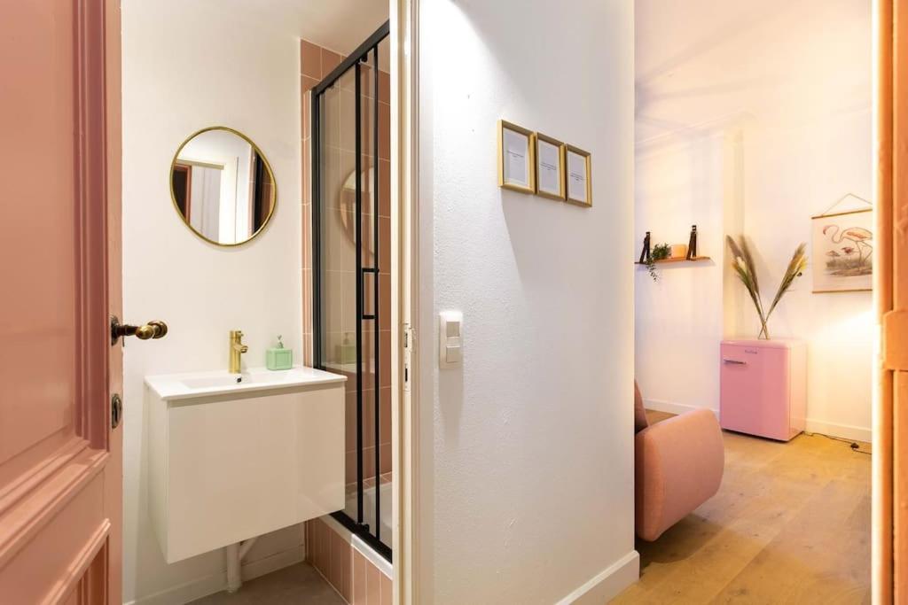 Pink Fairytale-Like Apartment Antwerp Exterior photo